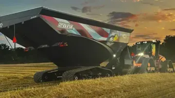 Американский производитель J&M Manufacturing представил бункер-перегрузчик на 74 000 литров